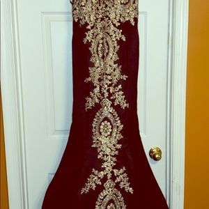 Elegant, prom dress or evening gown